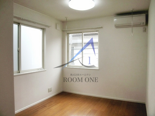 ＭＫハイツの居間・リビング|洋室のお部屋です。