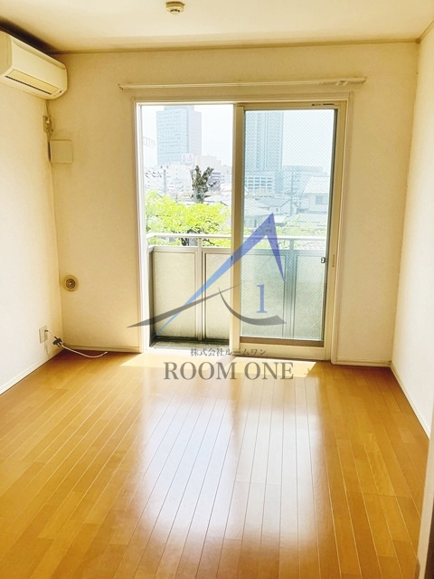 アルブル上大岡壱番館の居間・リビング|洋室のお部屋です。