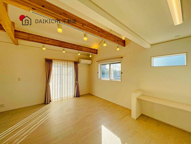 【居間・リビング】 | 行田市大字小見　中古戸建