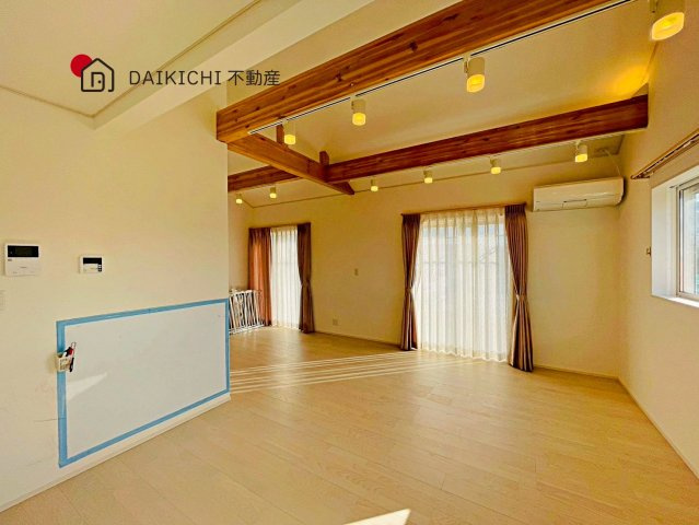 【居間・リビング】 | 行田市大字小見　中古戸建