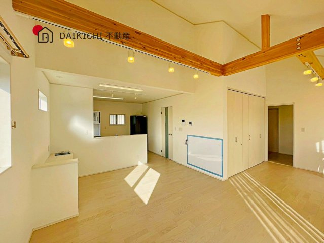 【居間・リビング】 | 行田市大字小見　中古戸建