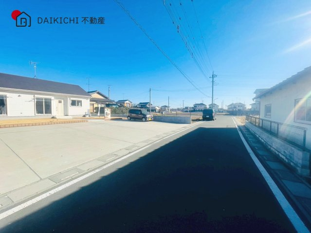 【前面道路含む現地写真】 | 行田市大字小見　中古戸建