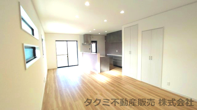 神戸市垂水区塩屋台　新築戸建ての居間・リビング