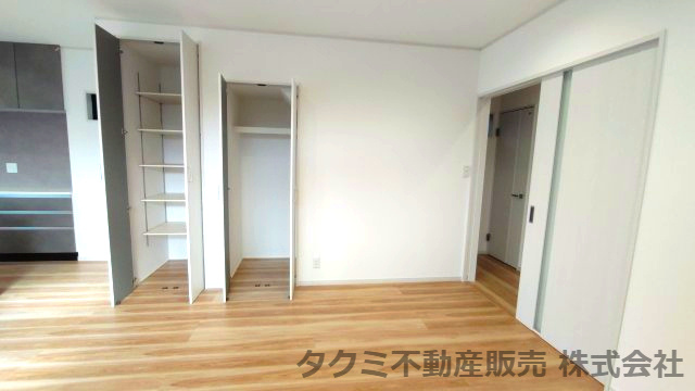 神戸市垂水区塩屋台　新築戸建ての居間・リビング