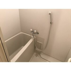クレフラスト新守山南B棟の浴室