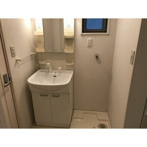 クレフラスト新守山南B棟の洗面所