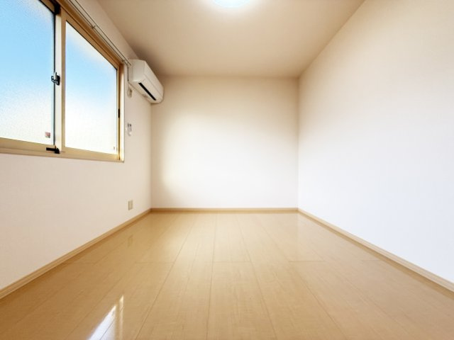 グランドソレーユ B棟の駐車場