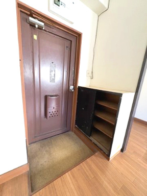 【玄関】 | 吉田マンション | ハウスクリーニング前のお写真です