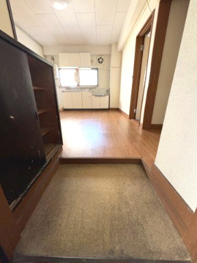 【玄関】 | 吉田マンション | ハウスクリーニング前のお写真です