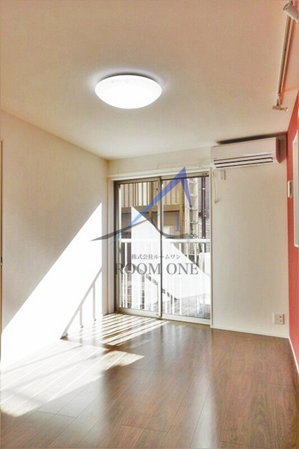 VILLETTA PLUMASの居間・リビング|洋室のお部屋です。