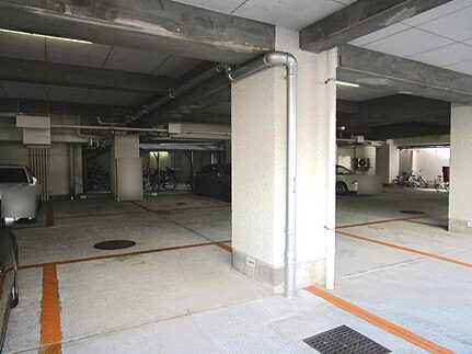 日商岩井光町ハイツの駐車場