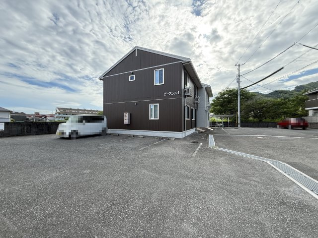 ピースフル Ⅰの駐車場