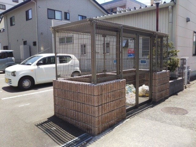福岡市東区土井１丁目のアパートの庭