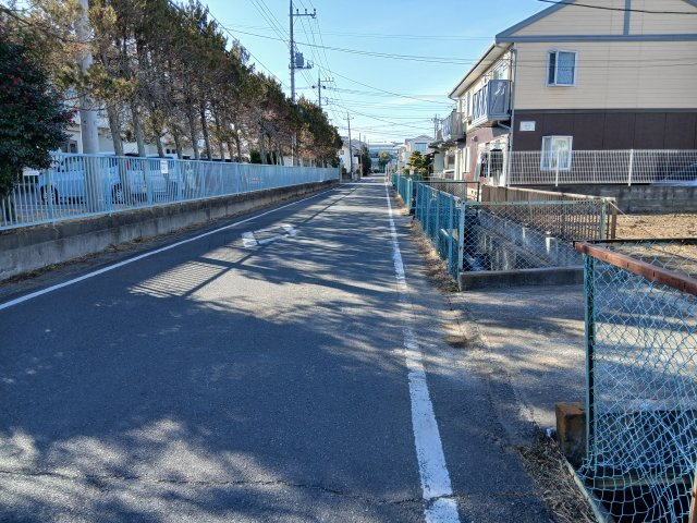 東松山市六反町　土地の前面道路含む現地写真