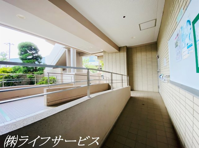 【その他共用部分】 | レックスシティウィング大阪 | 共用廊下スロープ