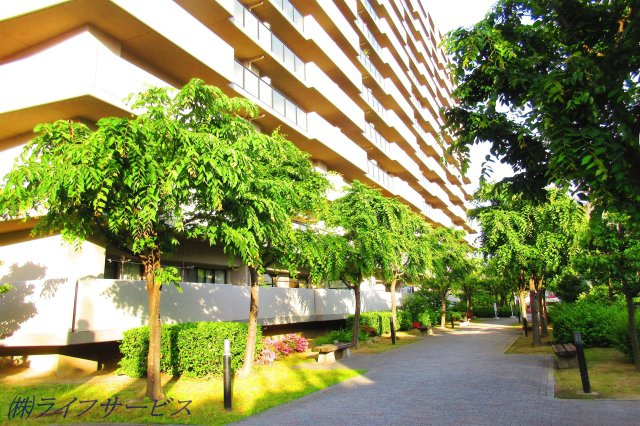 【その他】 | レックスシティウィング大阪 | 緑が豊かな敷地内です