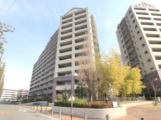 【外観】 | 北花田庭園都市・グランアヴェニューウエストプレイス | 大阪メトロ御堂筋線「北花田」駅まで徒歩１０分♪忙しい朝や遅くなった帰宅時にも嬉しいですね！