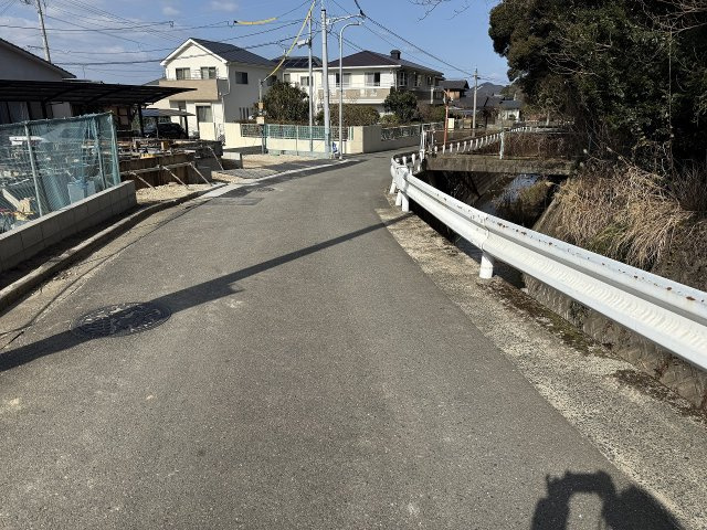 今宿東３丁目　３棟の前面道路含む現地写真