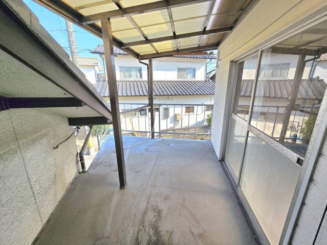 浜野三丁目事務所付き戸建てのバルコニー|暖かな日差しのふりそそぐバルコニー