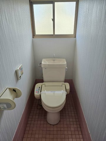 浜野三丁目事務所付き戸建てのトイレ|シンプルで使いやすいトイレです