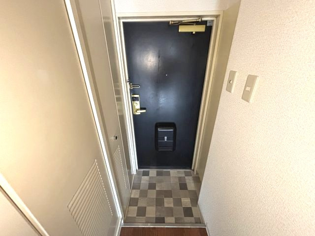 ダイドーメゾン三宮東の玄関