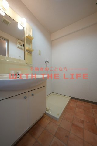 ボヌールM（エム）【キャッシュバック対象物件】の洗面所|明るい洗面所です