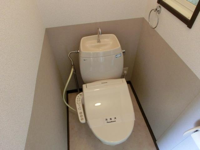 サンビレッジ芳田のトイレ|落ち着いた色調のトイレです