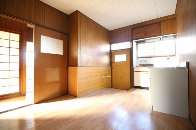 五海貸家の居間・リビング|おしゃれな居間です