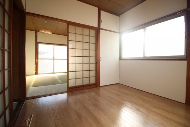 五海貸家の内装|明るい色調の室内です