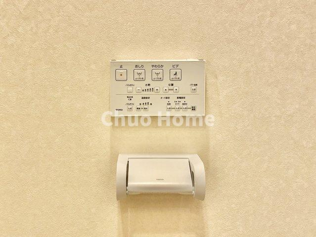 ガクエンヒルズ北千住の内装|【ウォシュレット】清潔に使いたいお手洗いには最適な設備です。もちろんウォームレットも標準装備です。