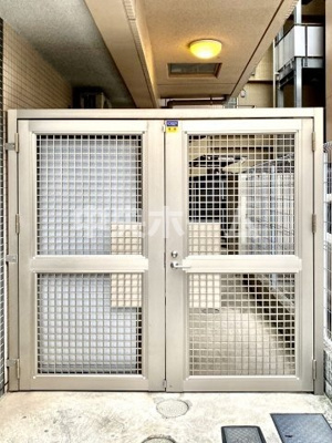 【駐輪場】 | ガクエンヒルズ北千住 | 【自転車置き場】最新の空き状況や費用などの詳細は担当スタッフまでお問い合わせください。