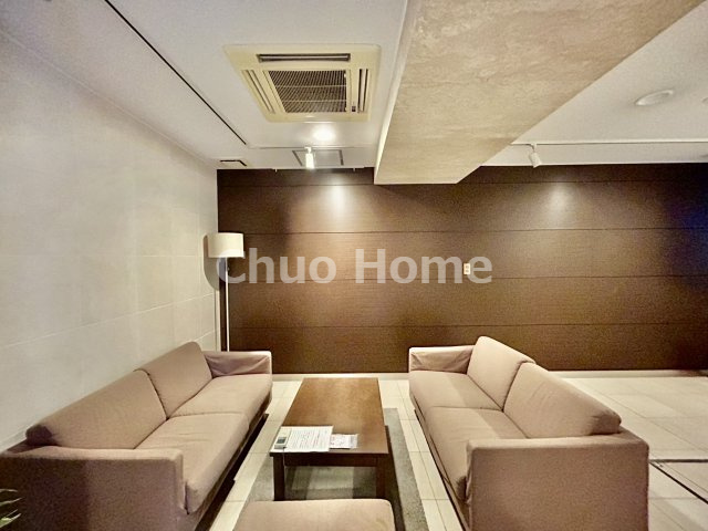 ガクエンヒルズ北千住のエントランス