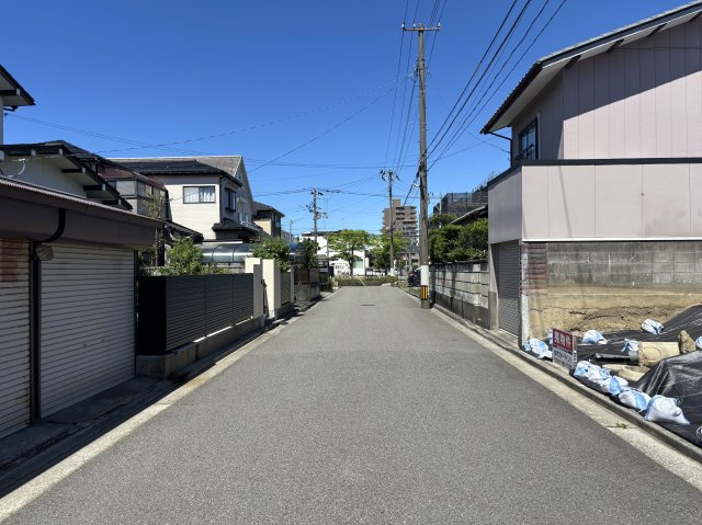 新潟市西区小針4丁目の前面道路含む現地写真