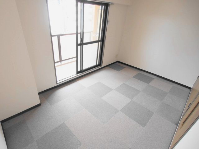 セントラルリバー西原の居間・リビング|※別部屋のお写真です※