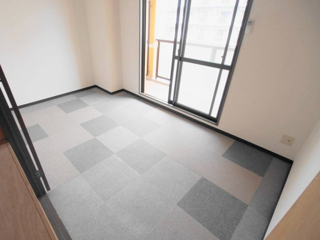 セントラルリバー西原の居間・リビング|※別部屋のお写真です※