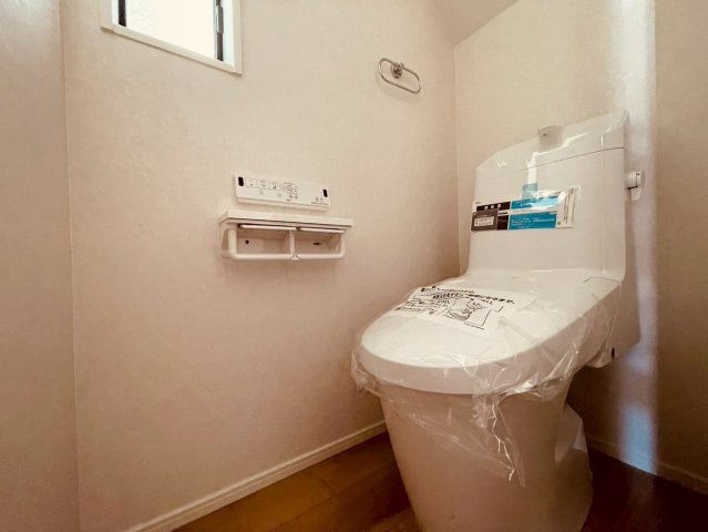 【トイレ】 | 練馬区桜台２丁目　新築戸建て　B号棟 | 清潔感と使い心地を追求した、スッキリとしたプライベート空間