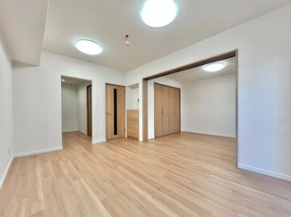 【居間・リビング】 | ライオンズマンション小田急相模原第3 | LDK10.7帖別角度