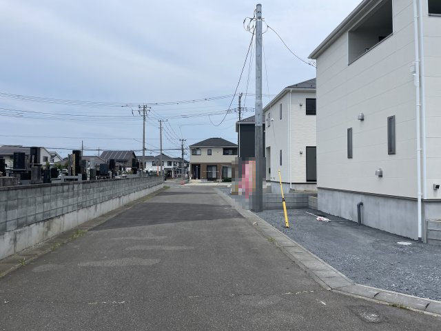 【前面道路含む現地写真】 | 本庄市下野堂第6  クレイドルガーデン　新築戸建　 全3棟　1号棟