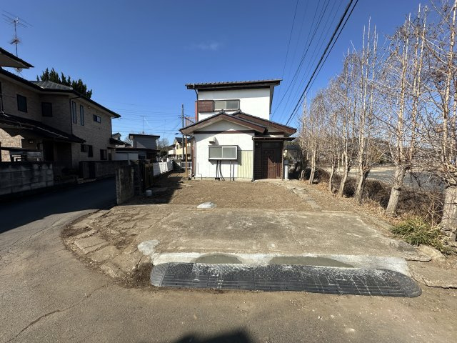 柳貸家の駐車場|駐車場に車を止められます　3台駐車可