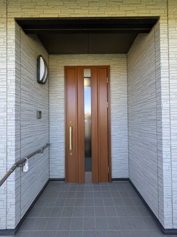 太田市東長岡町平屋戸建の玄関