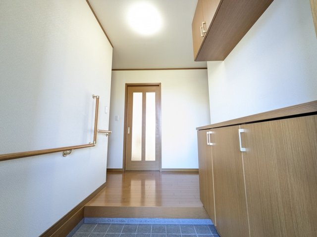 太田市東長岡町平屋戸建の玄関