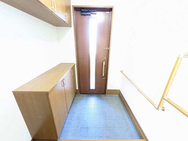 太田市東長岡町平屋戸建の玄関