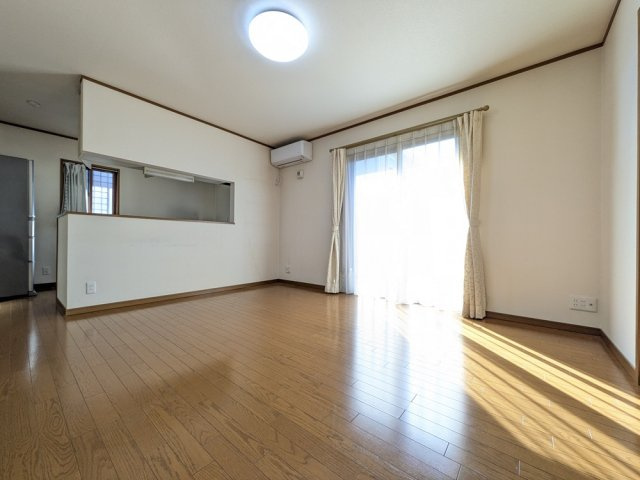 太田市東長岡町平屋戸建の居間・リビング