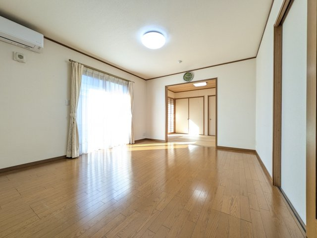 太田市東長岡町平屋戸建の居間・リビング