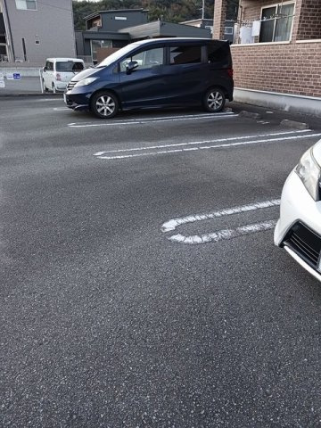 【駐車場】 | フィール　グラッドＢ | 車をお持ちの方に嬉しい駐車場付きの物件です
