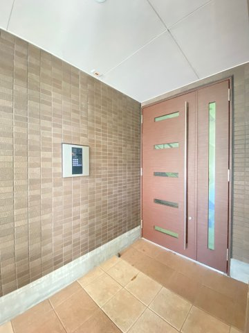 レジデンス千葉新宿のエントランス