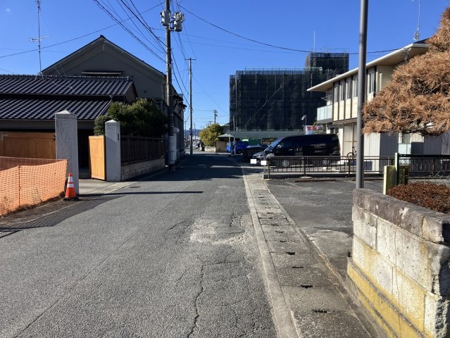 植田町中央一丁目 売土地の前面道路含む現地写真