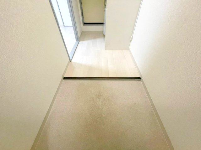 シャルマンハイツ生駒の玄関