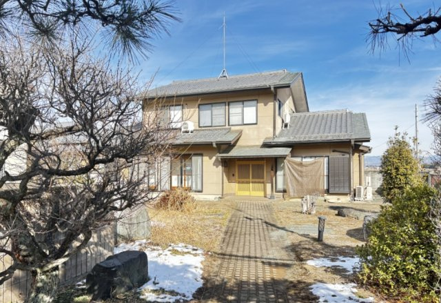 【中古戸建】太田市中根町の外観|■外観｜部屋数の多い6DKのオウチ！縁側からポカポカ日差しが差し込みます♪