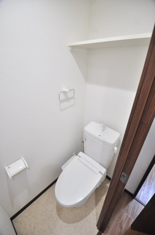 大阪市都島区片町１丁目の賃貸マンションのトイレ